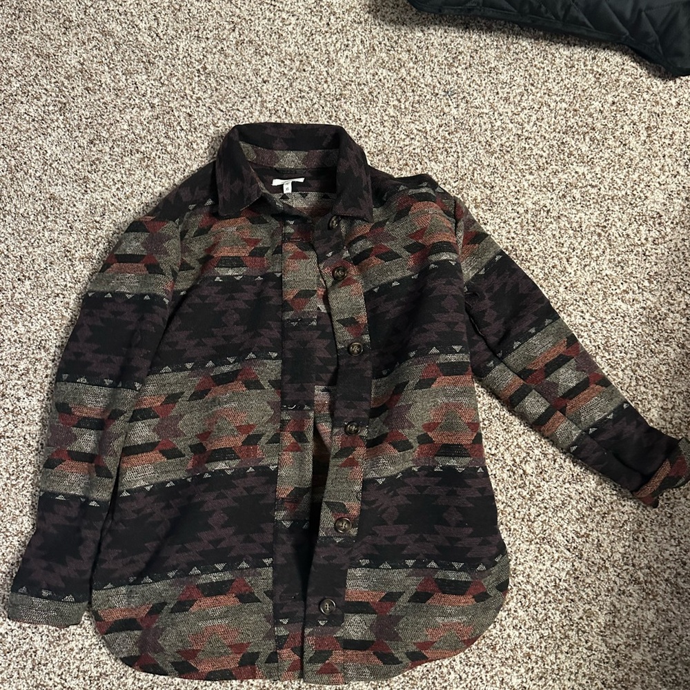 Women’s Patterned Button-Up Shirt